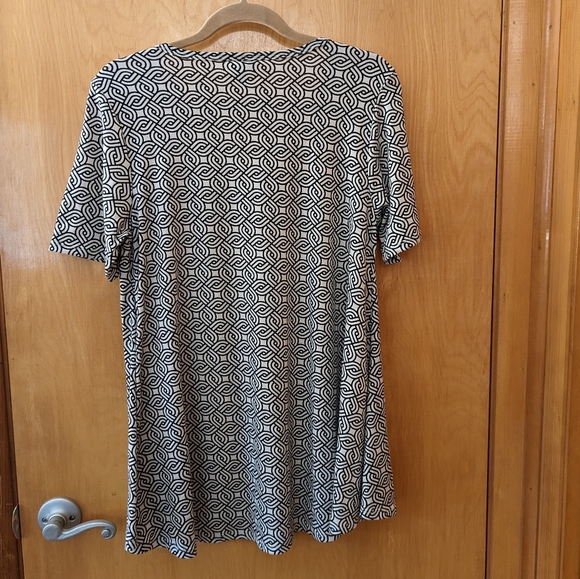 LuLaRoe Perfect T - Picture 5 of 6
